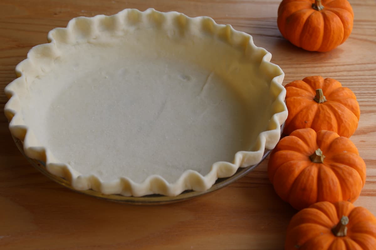 बेझंझट पाई क्रस्ट – हल्का, परतदार, और हर बार एकदम परफेक्ट! 🥧