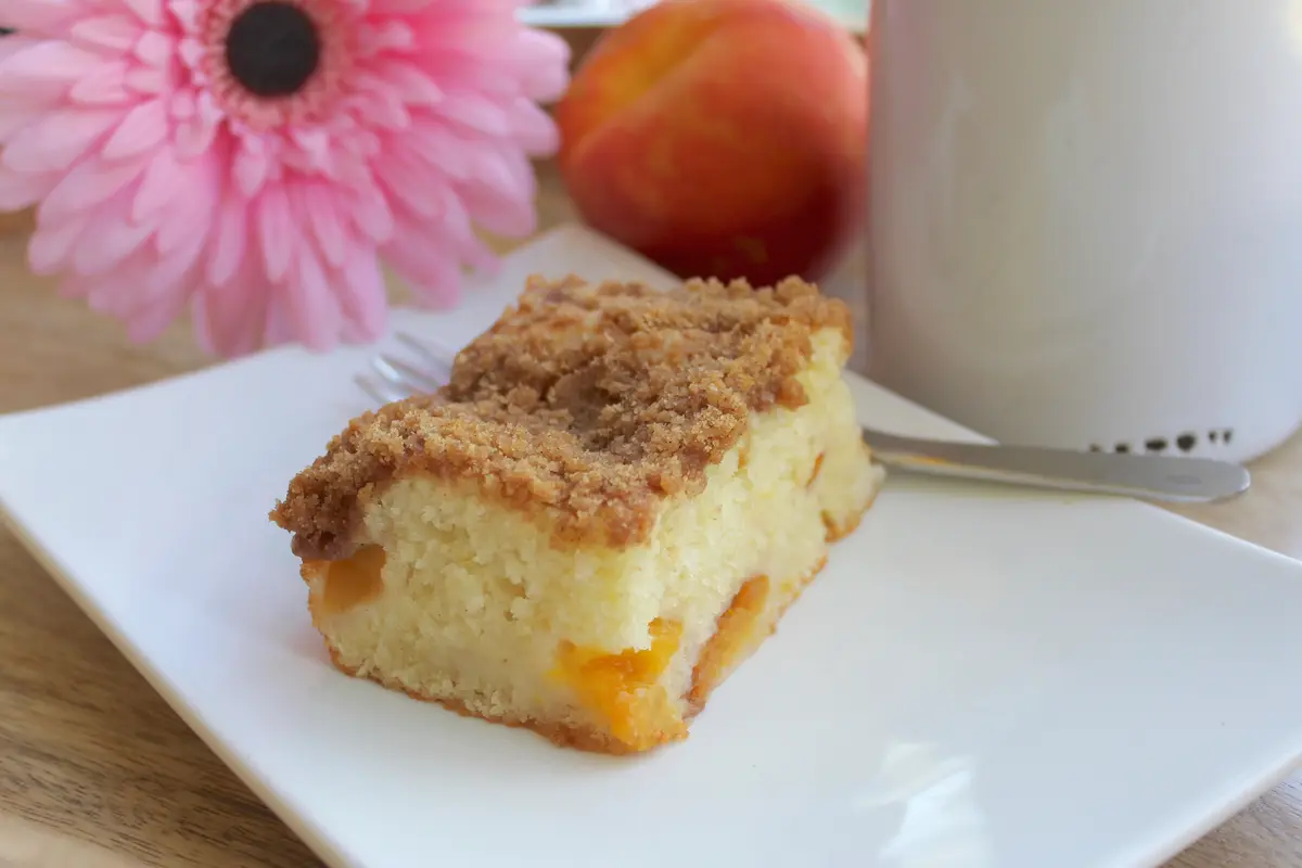 Easy Fresh Peach Coffee Cake with Streusel Topping – One-Bowl Wonder 🍑