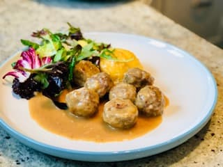 स्वीडिश मीटबॉल्स – मुलायम, स्वादिष्ट, और बिल्कुल लाजवाब! preparation step 1