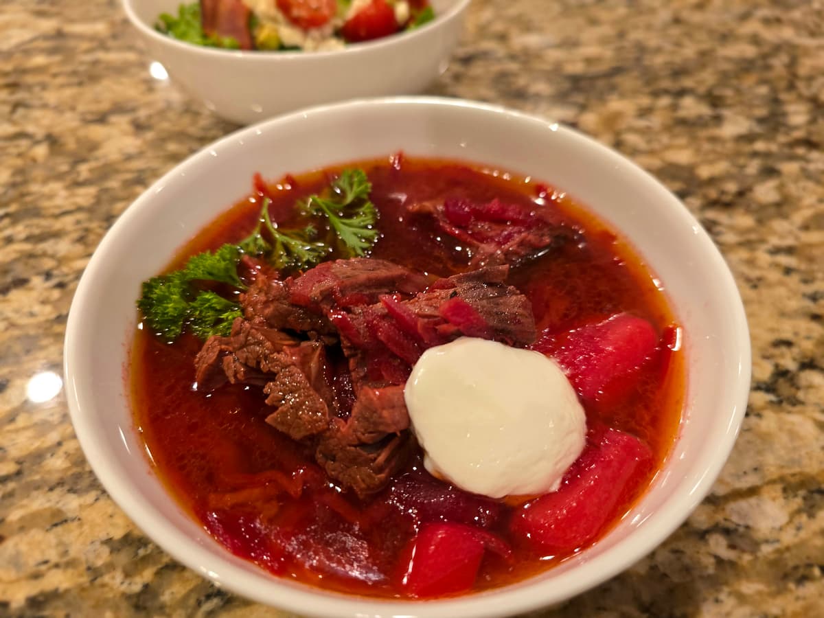 Borscht Ucraniano Clásico con Res Tierna
