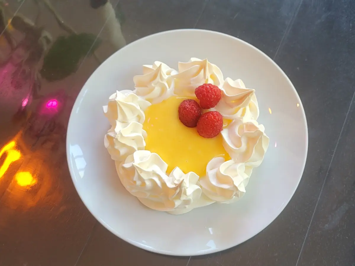 Individual Light and Airy Mini Pavlovas – The Perfect Summer Dessert ☀️