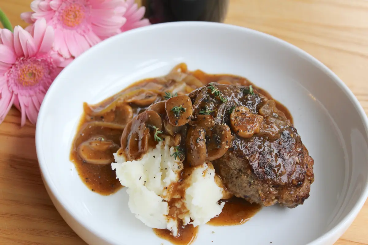 Quick Yet Very Flavorful Salisbury Steak From Scratch 🍽️