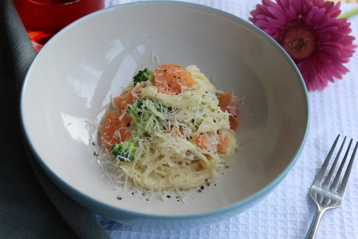 Fettuccine Alfredo with Broccoli and Smoked Salmon