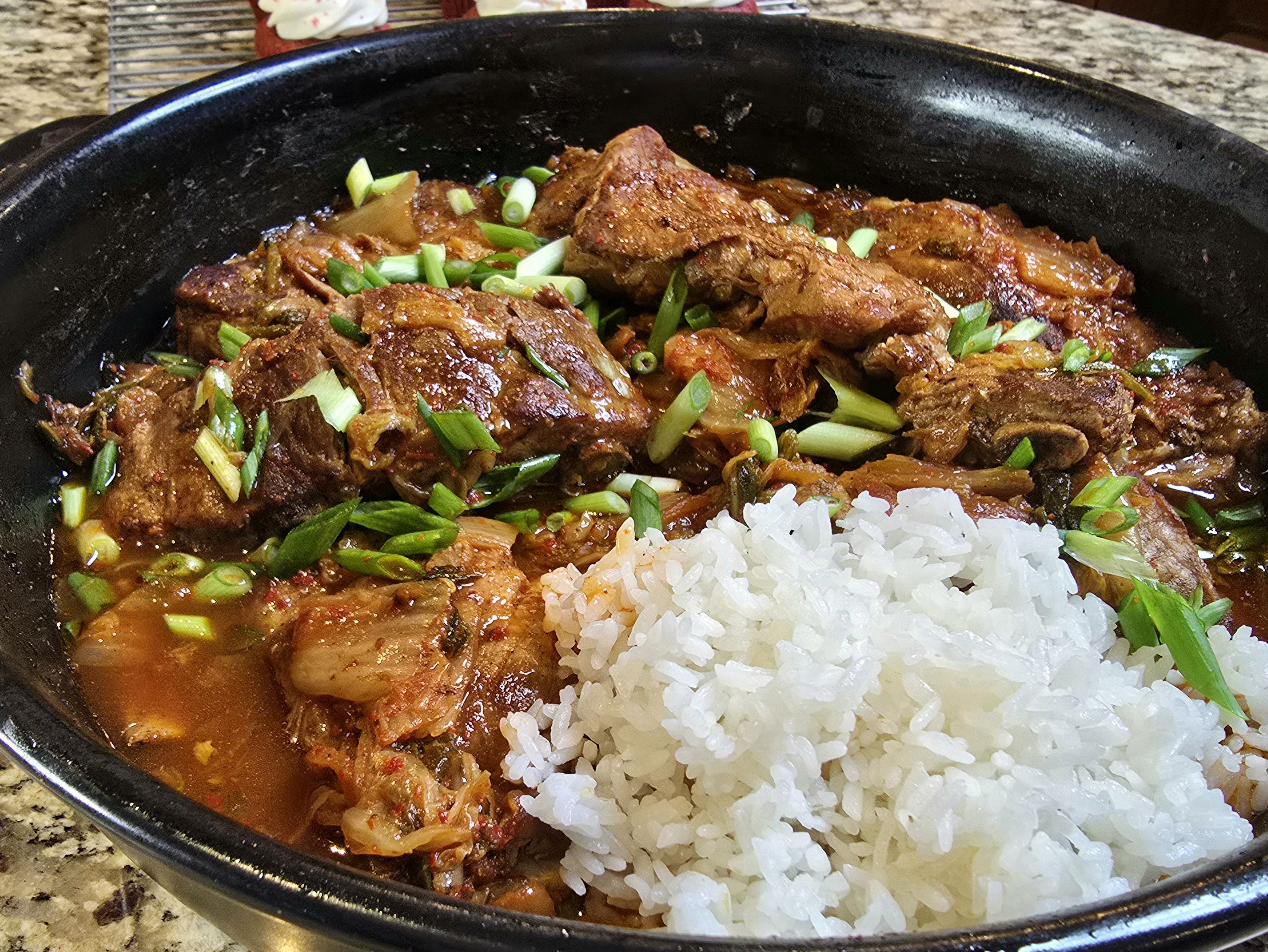 Ragoût de côtes de porc au kimchi (김치찌개, Kimchi Jjigae)