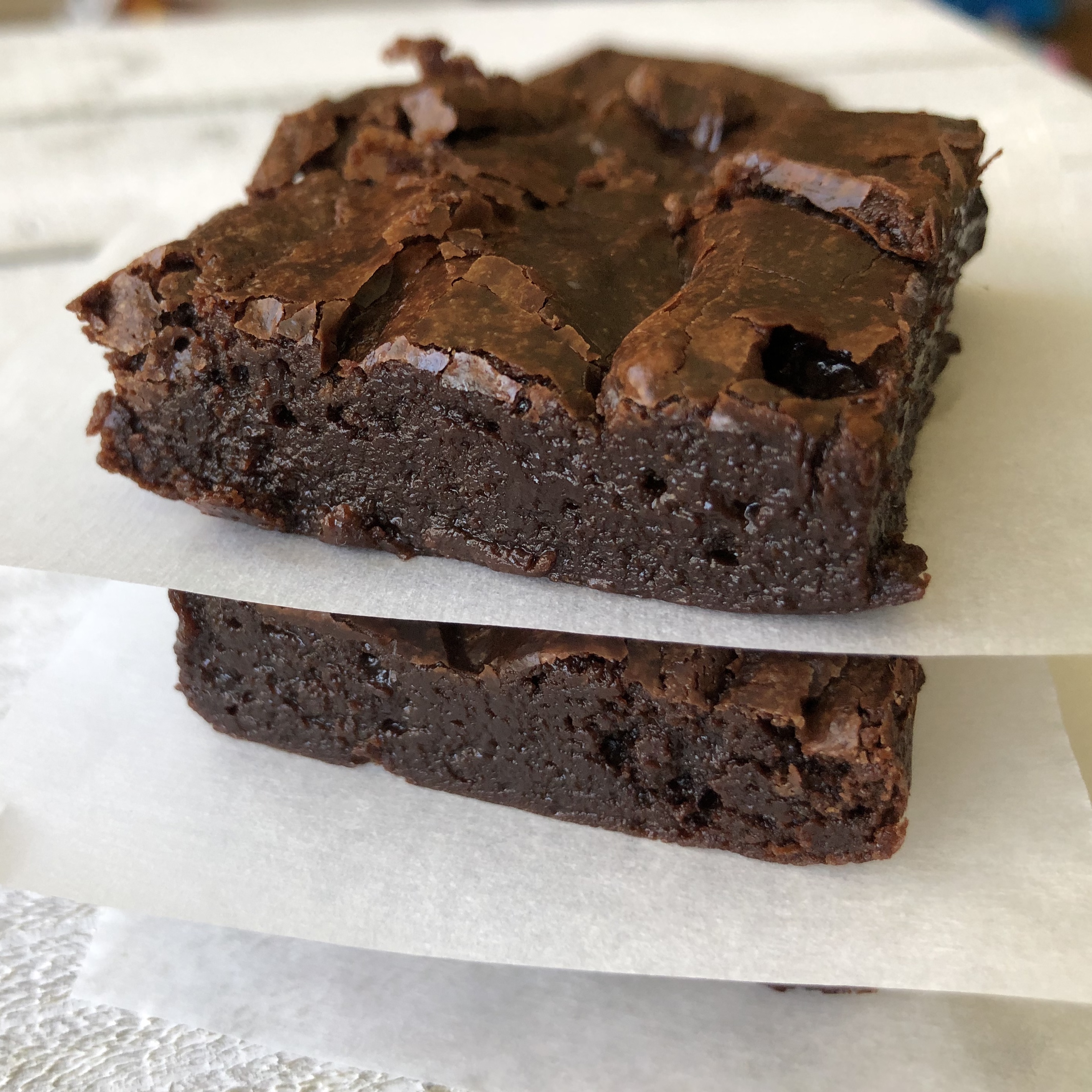 最高においしい薄力粉なしブラウニー – 濃厚、ファッジのような食感、やみつきになる！🍫